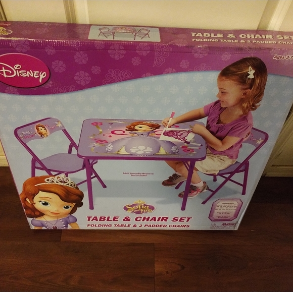 Sofia the first bedroom set and clothes sizes 5-6 - Picture 2 of 8